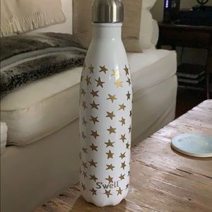 25 oz Swell bottle.  Never used before